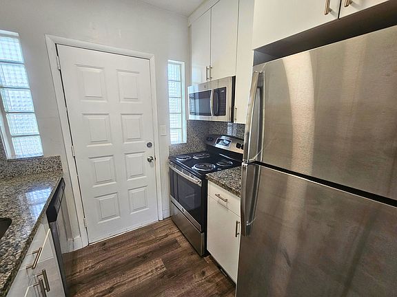 4th image of 701 NE 16th Ave #8