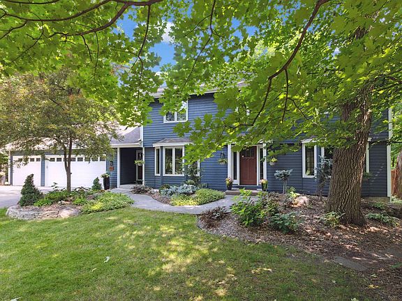 3rd image of 655 Holly Ln N