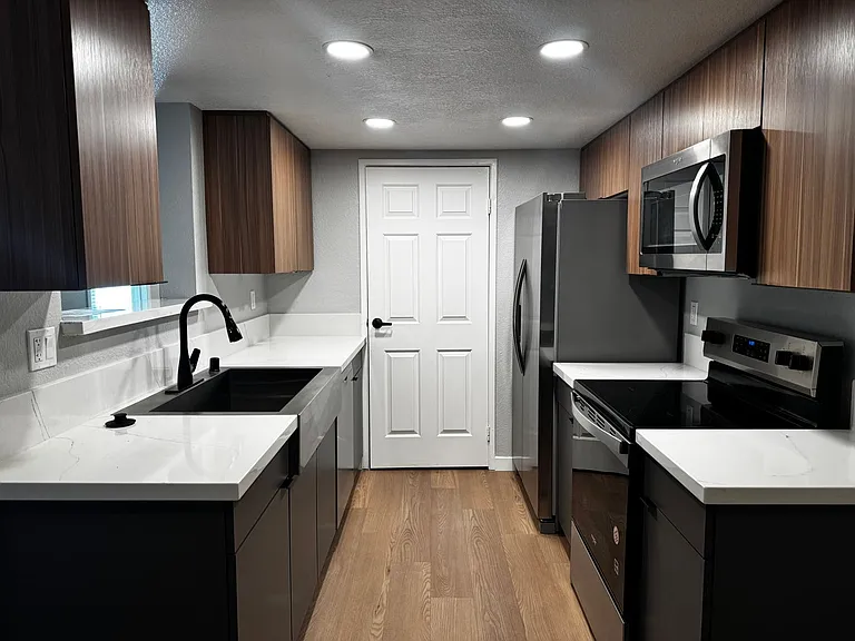 Corona Pointe Resort — Photo 103