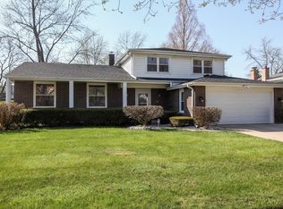 3042 Mary Kay Ln, Glenview, IL