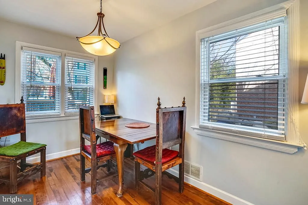 2 bed, 2.0 bath, 896 sqft, $3,000 — Photo 4