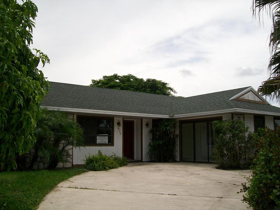 1st image of 920 SE Breakwater Ave