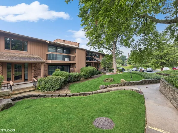 8094 Garfield Ave APT 4-2, Burr Ridge, IL 60527