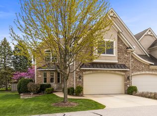 19 Westmoreland Ln, Naperville, IL 60540