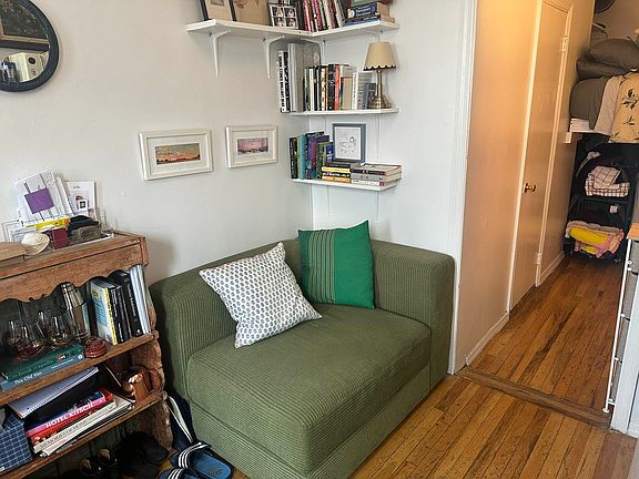 4th image of 133 Meserole St #1E