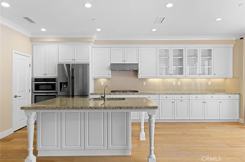 4 bed, 3.0 bath, 2083 sqft, $6,995 — Photo 4