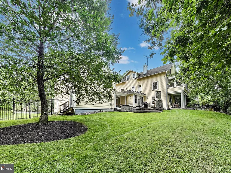 5809 Grosvenor Ln — Photo 35