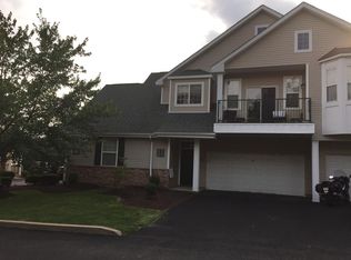 812 Eagle Pointe Dr, Canonsburg, PA 15317