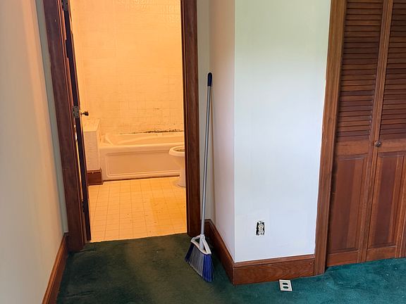 3rd image of 725 Weavers Chapel Rd