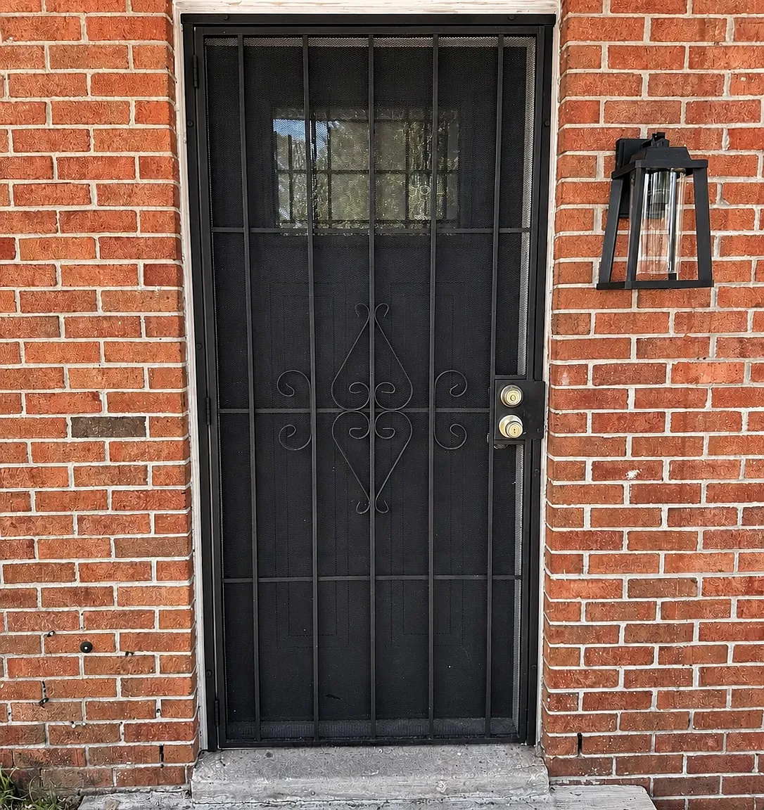 3 bed, 1100 sqft, $1,250 — Photo 1