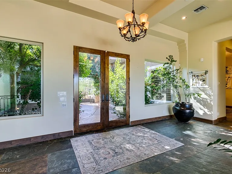 549 Regents Gate Dr — Photo 9