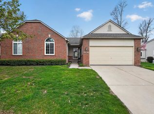 2547 Woodcliff Trl, Hartland, MI 48353