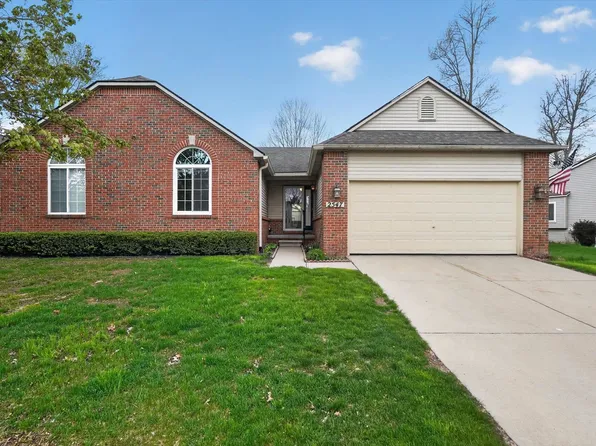 2547 Woodcliff Trl, Hartland, MI 48353