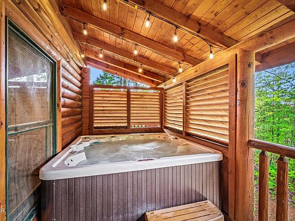 5th image of 1661 Mountain Lodge Way