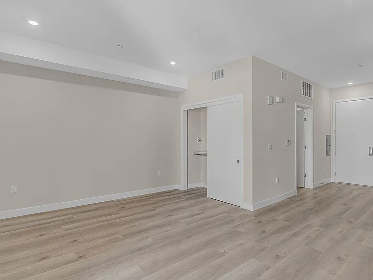 825 Coronado-Building — Photo 17