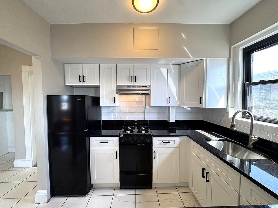 1st image of 333 Broadway #23