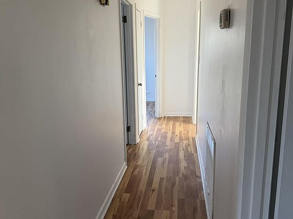 3rd image of 410 Holly Dr