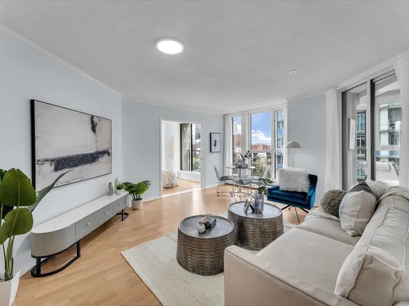 1010 Burnaby St #701, Vancouver, BC V6E 4L8