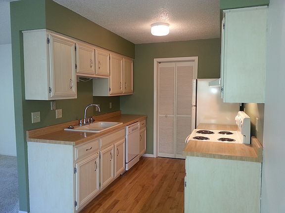 2nd image of 1711 Longwood Dr