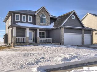 7419 Swallowtail St, Papillion, NE 68046