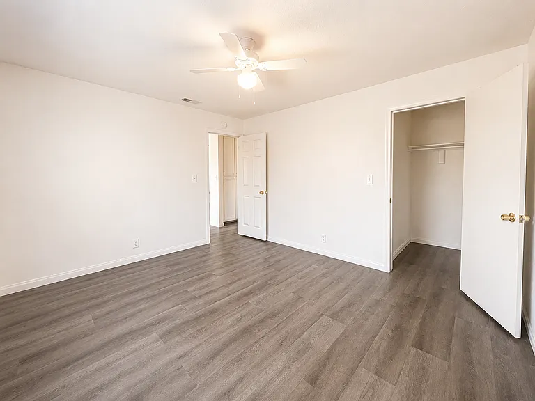 8582-8598 Tamarind Ave — Photo 12