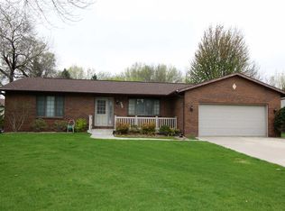 617 Tanglewood Dr, Manchester, IA 52057