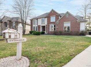 3747 Newcastle Dr, Rochester Hills, MI 48306