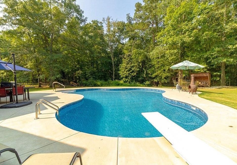 2nd image of 273 Davis Lake Rd
