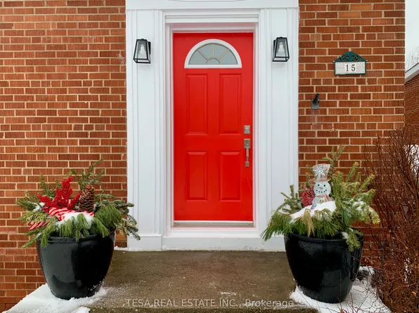 15 Downing St, Toronto, ON M9B 1E9