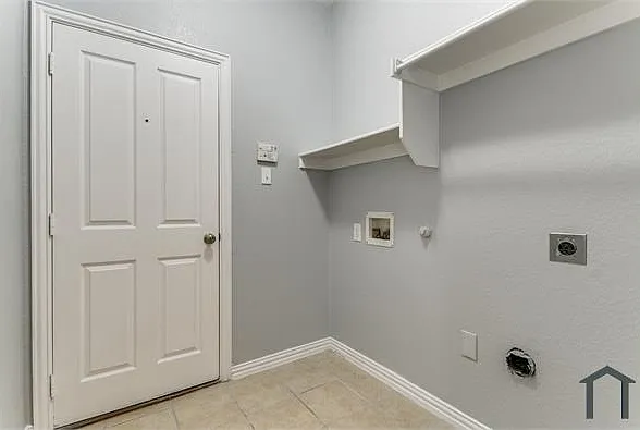 815 Creekside Dr — Photo 2