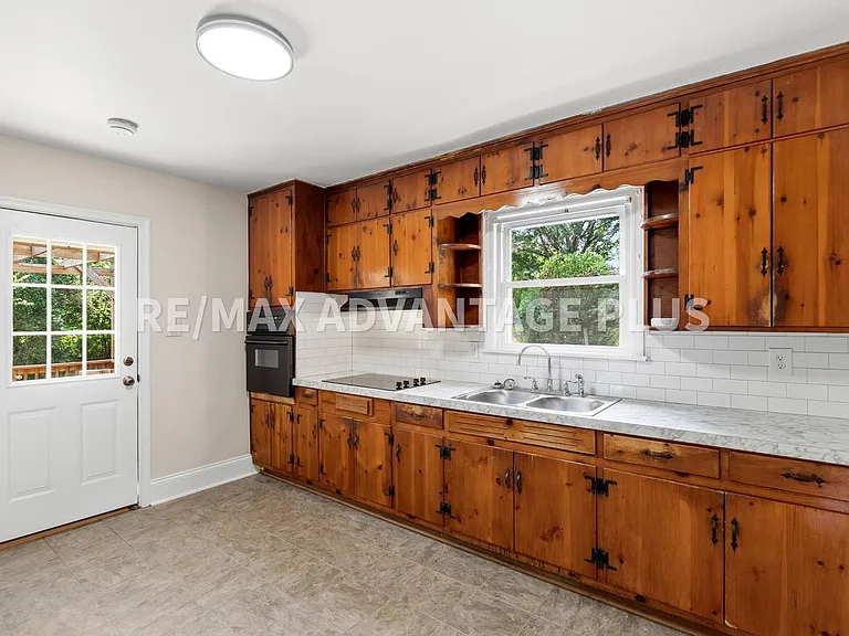 1552 Cumberland Rd — Photo 9