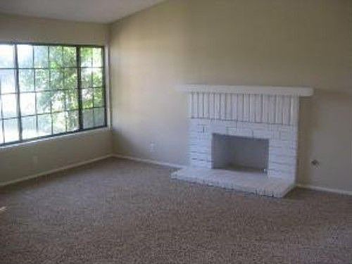 5th image of 2215 E La Deney Way