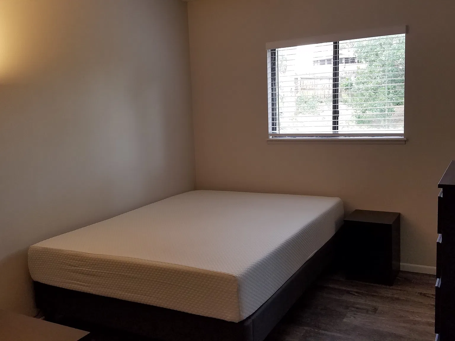 4 bed, 2100 sqft, $650 — Photo 2