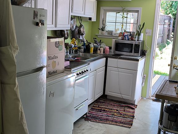 3rd image of 526 S Laurel St