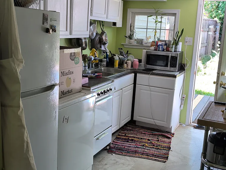 526 S Laurel St — Photo 3
