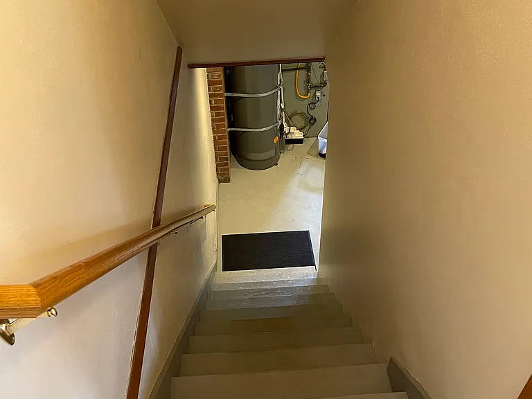 NE 57th Ave — Photo 18
