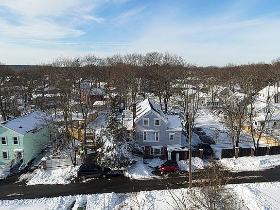 3rd image of 24 Mount Hope St