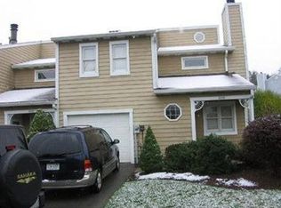 305 Squire Cir, Pittsburgh, PA