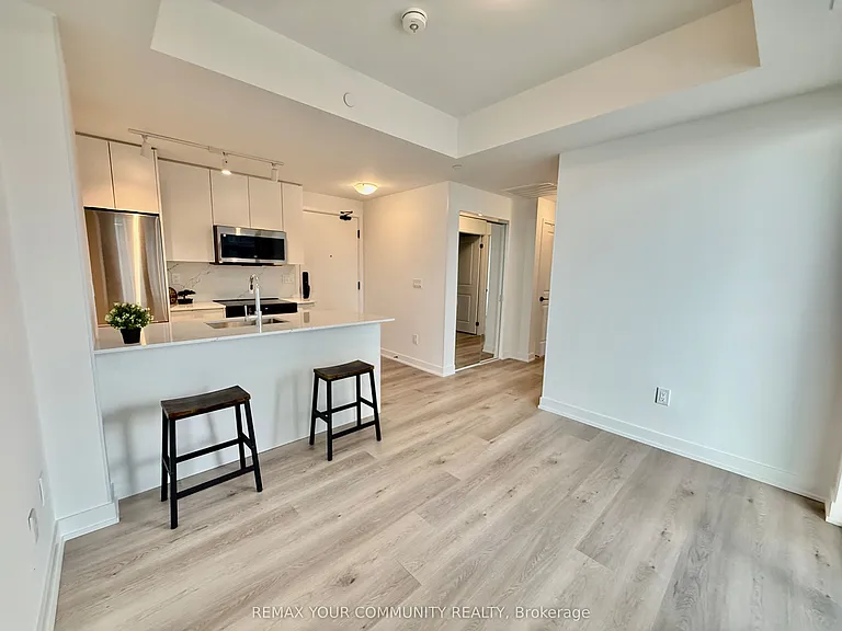 2075 Lakeshore Rd #703 — Photo 5