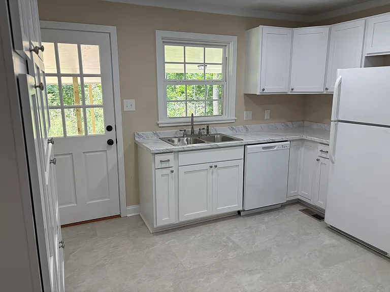 2540 University Ave — Photo 14