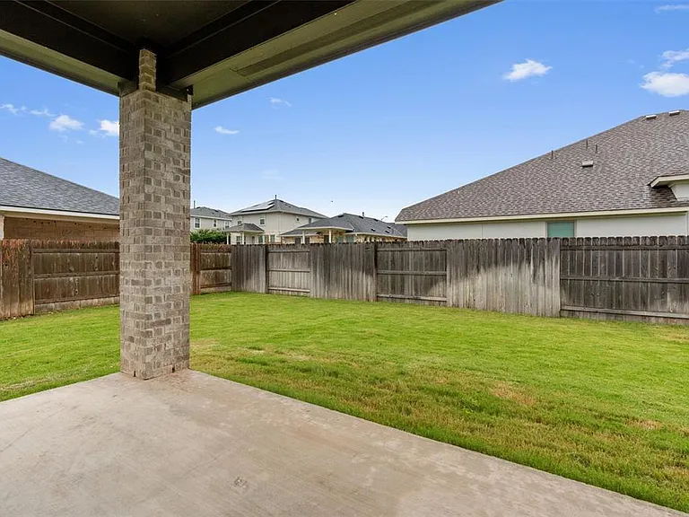2437 Burberry Ln — Photo 29