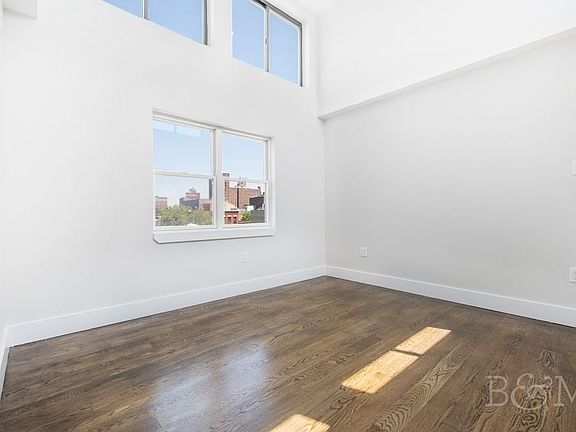 4th image of 33 Lexington Ave