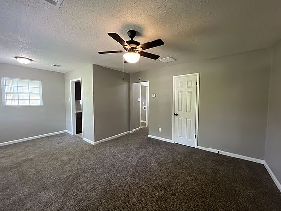 4th image of 1460 Robin Hood Ln