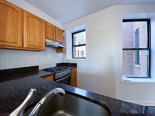 2nd image of 246 Manhattan Ave #C2