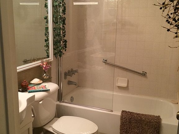 2nd image of 708 Sunny Pine Way APT D2