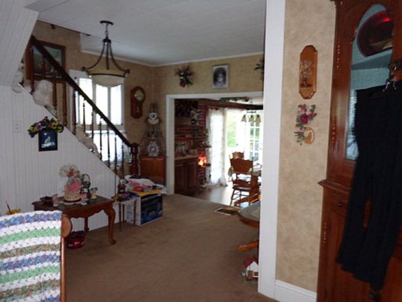 3rd image of 680 Arbutus St