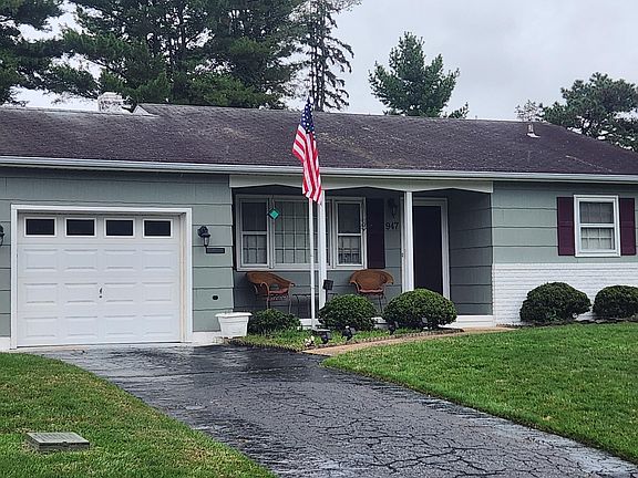 4th image of 947 Edgebrook Drive N