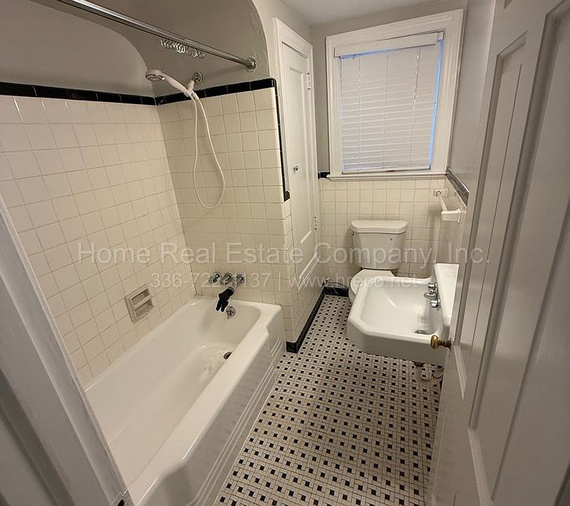 2nd image of 624 W End Blvd Unit A-1