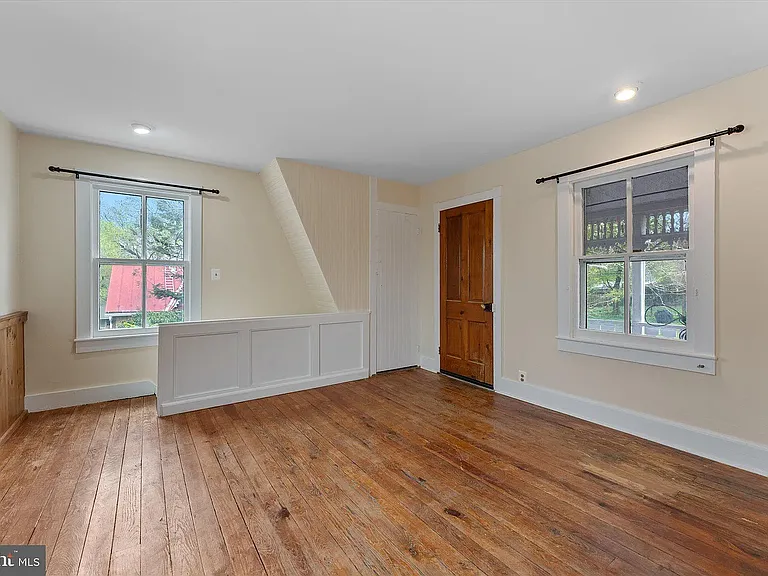 100 E Cecil St — Photo 9