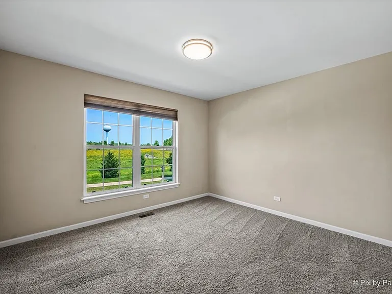 1058 E Danbury Dr — Photo 25